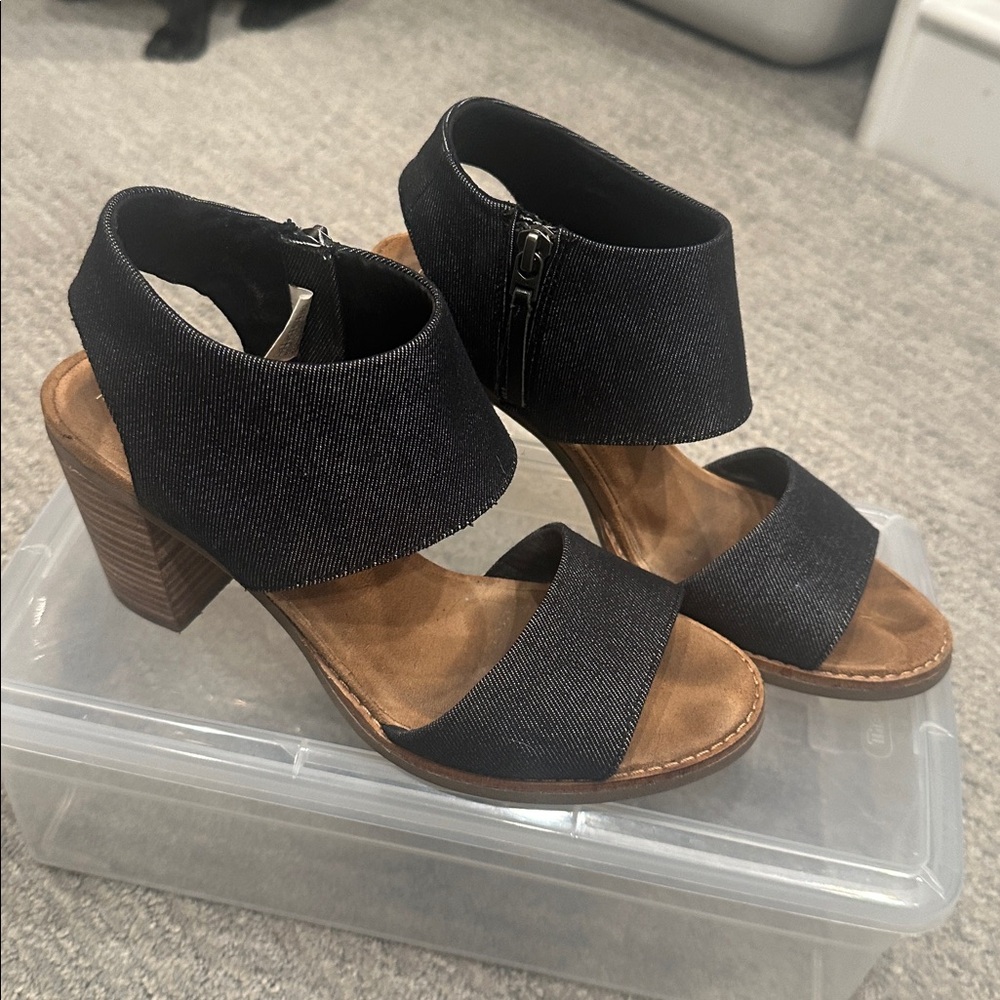 Tom’s Black Denim Women's Majorca Cutout Sandals size w7.5